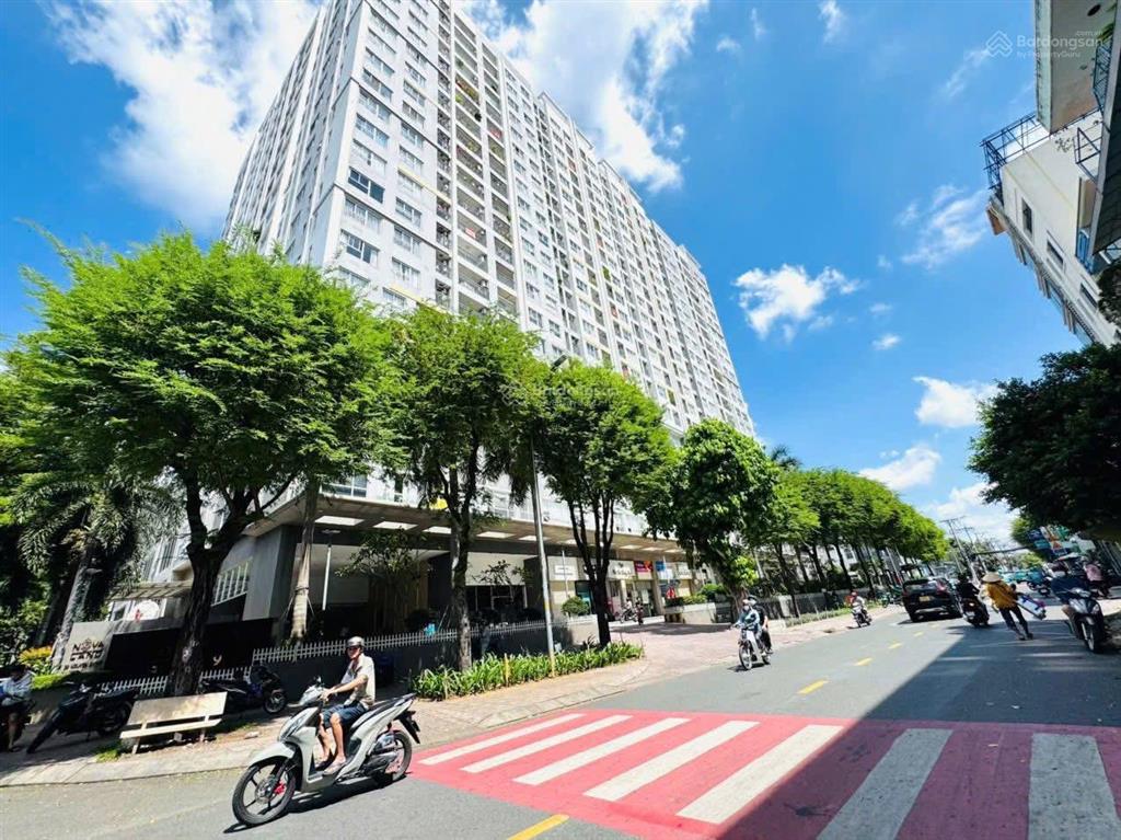 Quận 4 ngang 7 mét  133m2  nở hậu thích hợp xây mới, xe hơi đỗ ngay cổng