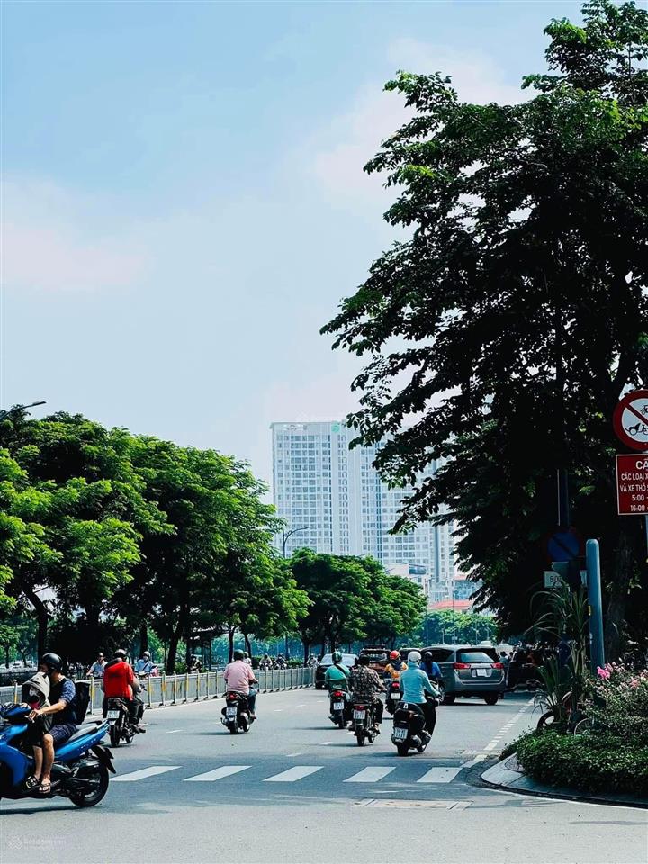 Quận 4 ngang 7 mét  133m2  nở hậu thích hợp xây mới, xe hơi đỗ ngay cổng