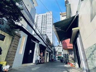 Quận 4 ngang 7 mét  133m2  nở hậu thích hợp xây mới, xe hơi đỗ ngay cổng