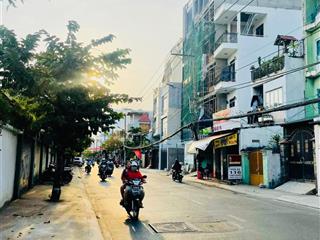 Xe tải đỗ cửa tự do  sân đỗ 3 xe tải
mặt tiền hẽm ttt  ngang 5m dài 15m
view góc công viên cực kỳ