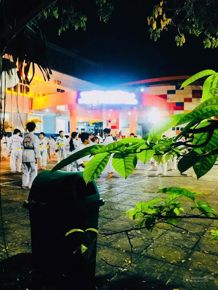 Vài bước ra đường xe hơi khu tập trung toàn bộ tiện ích tốt nhất q4  nở hậu tận 5 mét rộng