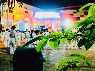 Vài bước ra đường xe hơi khu tập trung toàn bộ tiện ích tốt nhất q4  nở hậu tận 5 mét rộng