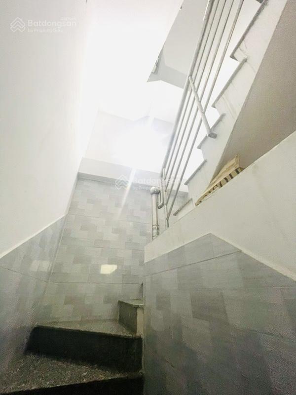 Chdv 100m2 15 phòng cho thuê, khả năng cải tạo khai thác 50  60tr/th
cách mặt tiền chỉ vài chục m