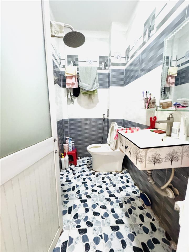 Kèo ngon sang xịn  khu dân cư hh
hẽm chạy 1 lèo ra mt ng. tất thành mô tả  bán nhà quận 4