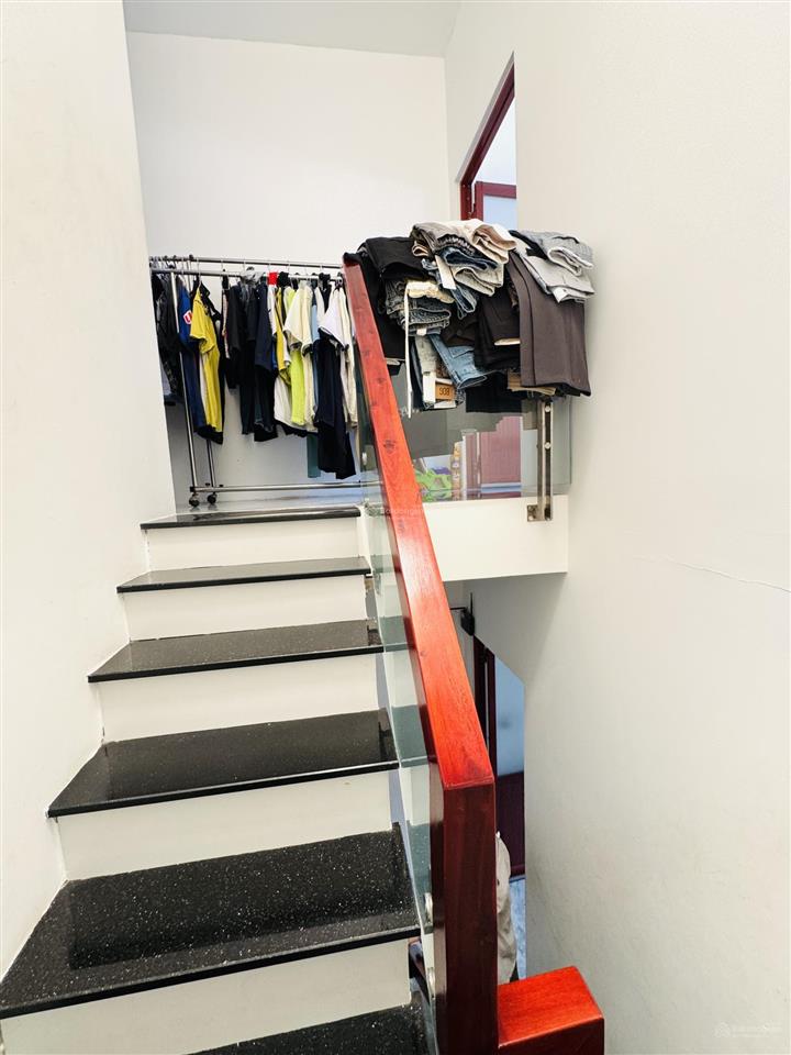 Kèo ngon sang xịn  khu dân cư hh
hẽm chạy 1 lèo ra mt ng. tất thành mô tả  bán nhà quận 4