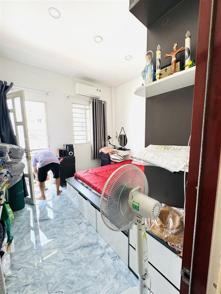 Kèo ngon sang xịn  khu dân cư hh
hẽm chạy 1 lèo ra mt ng. tất thành mô tả  bán nhà quận 4