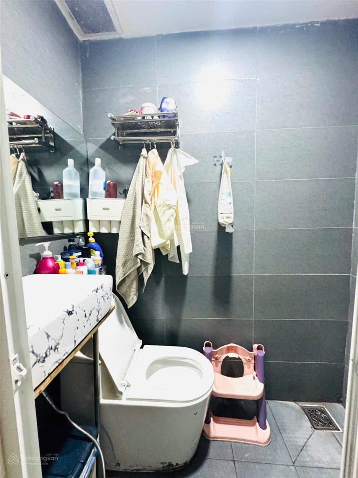 Cách xe hơi xe tải xe tăng chỉ 15m
khuvip kế bên khu chung cư xịn xò q4
giáp q1  khu rất an nin