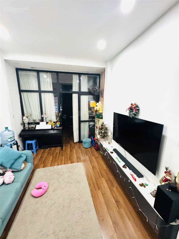 Cách xe hơi xe tải xe tăng chỉ 15m
khuvip kế bên khu chung cư xịn xò q4
giáp q1  khu rất an nin