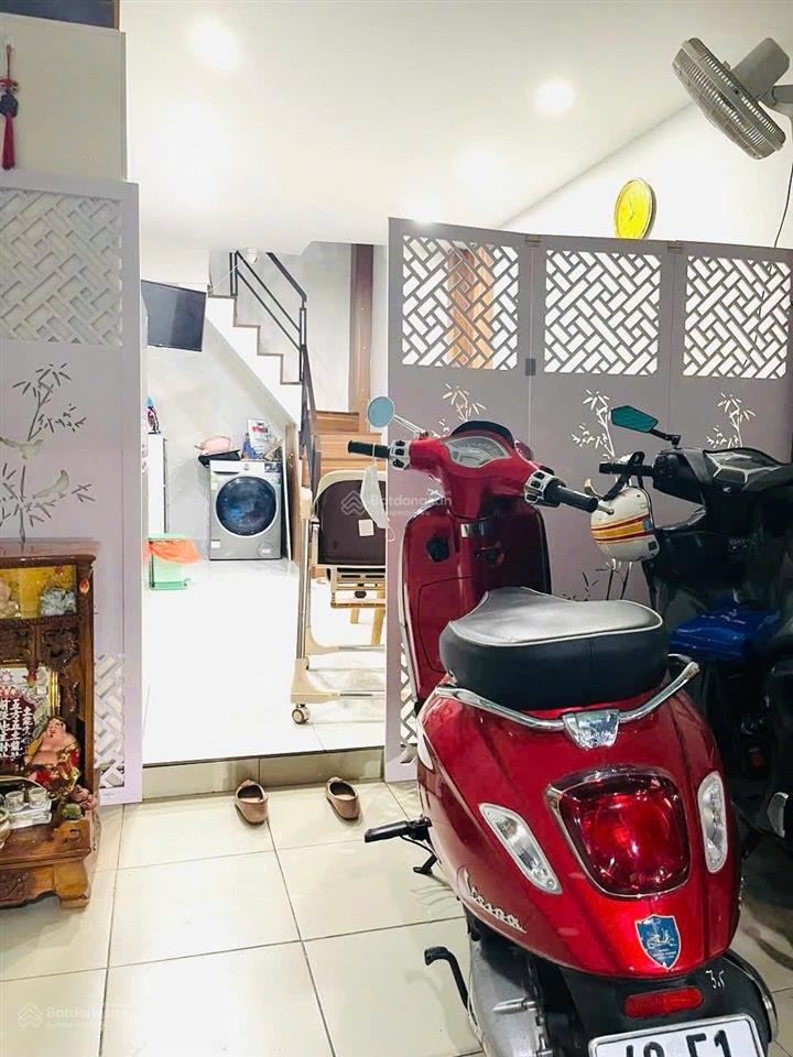 Cách xe hơi xe tải xe tăng chỉ 15m
khuvip kế bên khu chung cư xịn xò q4
giáp q1  khu rất an nin