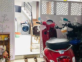 Cách xe hơi xe tải xe tăng chỉ 15m
khuvip kế bên khu chung cư xịn xò q4
giáp q1  khu rất an nin