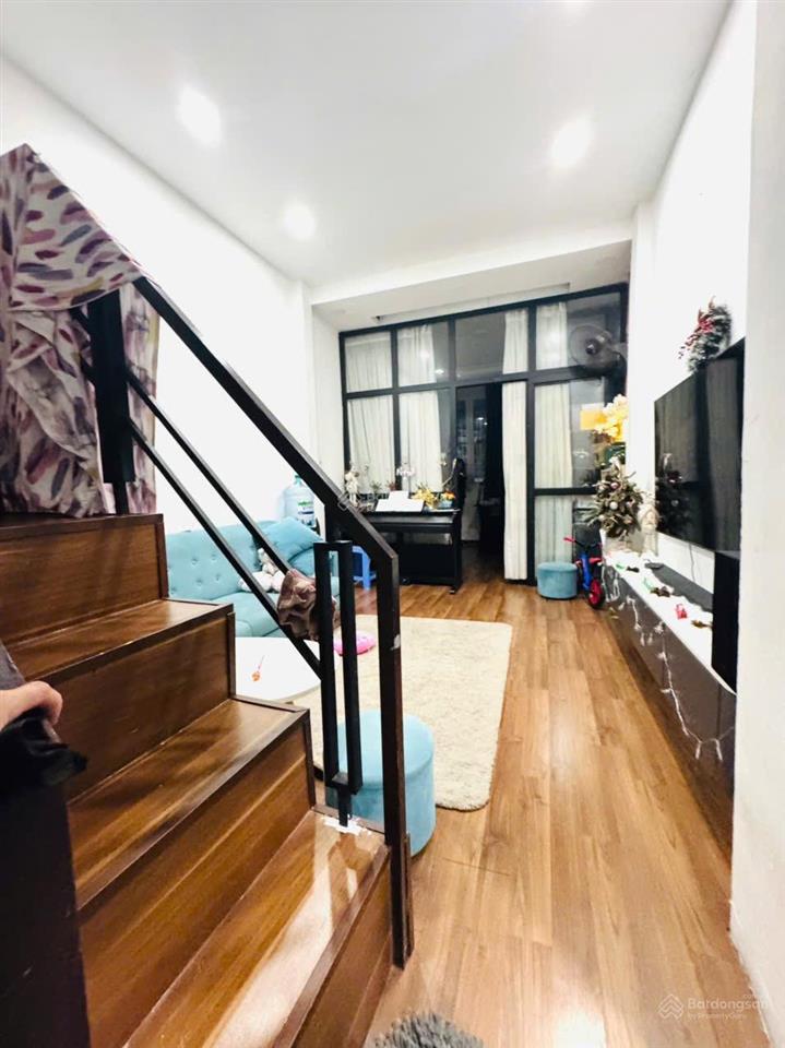 Cách xe hơi xe tải xe tăng chỉ 15m
khuvip kế bên khu chung cư xịn xò q4
giáp q1  khu rất an nin