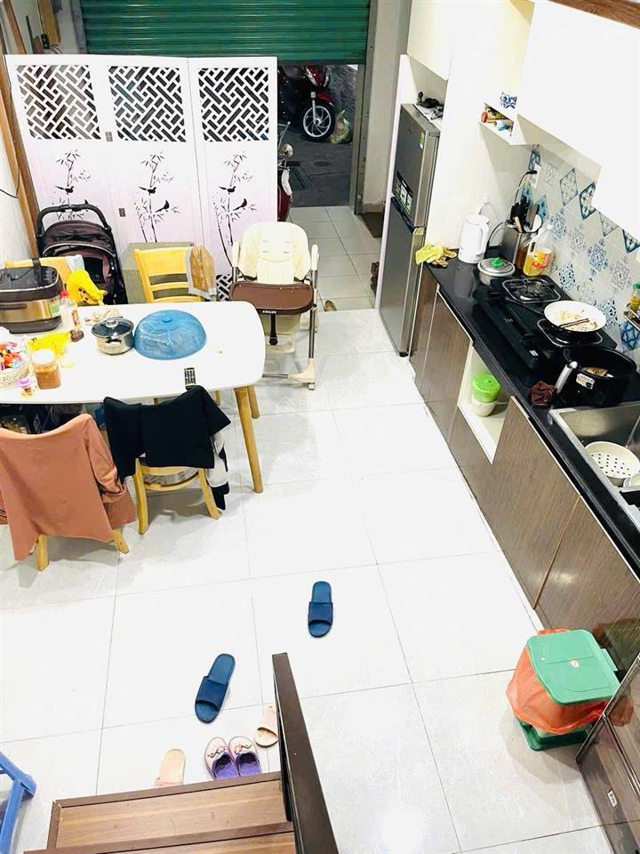 Cách xe hơi xe tải xe tăng chỉ 15m
khuvip kế bên khu chung cư xịn xò q4
giáp q1  khu rất an nin