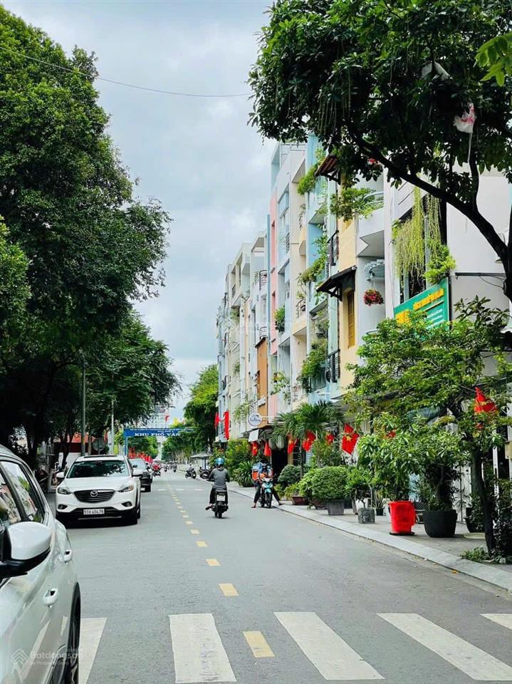 Xe hơi  xe tải  khu đậu xe hơi tự do
cách mặt tiền chỉ 15m, dt 60m2 ( 4x15 )