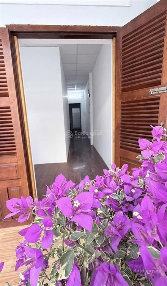 Xe hơi  xe tải  khu đậu xe hơi tự do
cách mặt tiền chỉ 15m, dt 60m2 ( 4x15 )