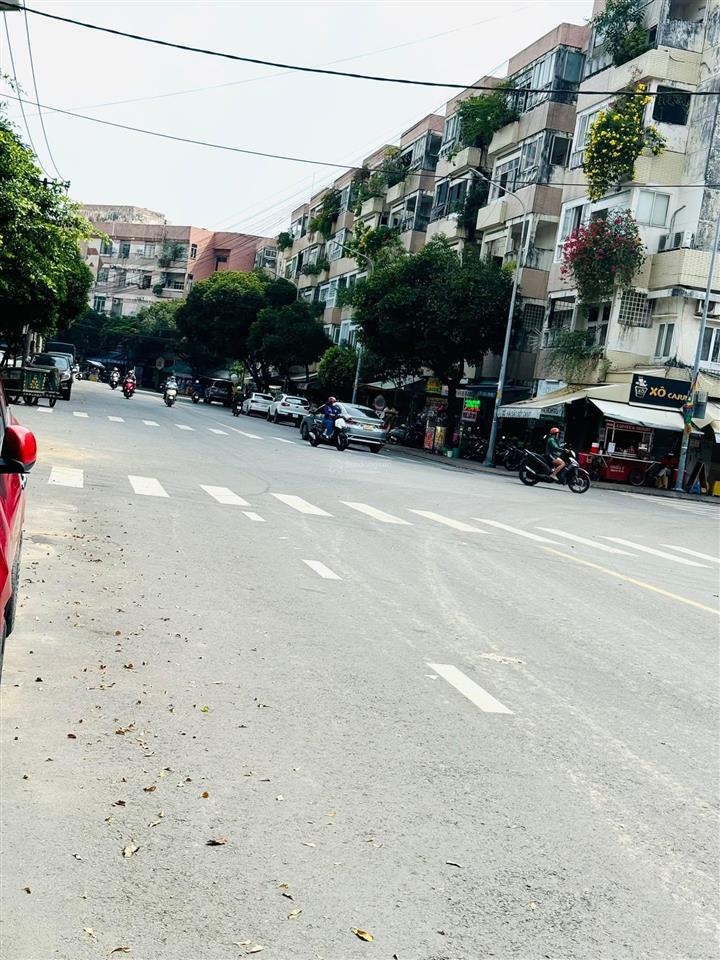 Xe hơi  xe tải  khu đậu xe hơi tự do
cách mặt tiền chỉ 15m, dt 60m2 ( 4x15 )