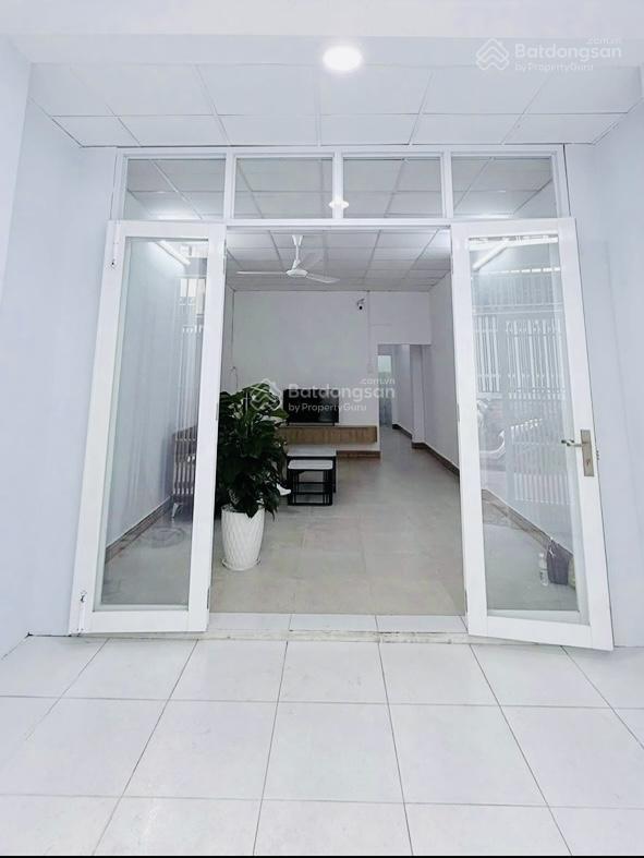 Xe hơi  xe tải  khu đậu xe hơi tự do
cách mặt tiền chỉ 15m, dt 60m2 ( 4x15 )