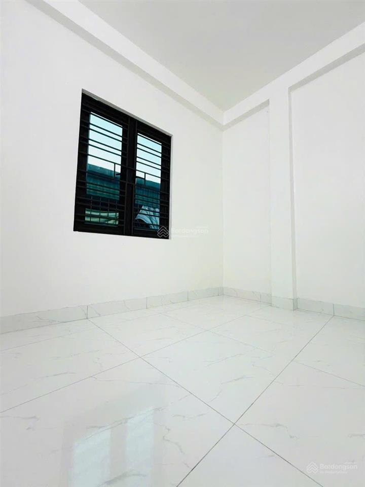 Hàng kín sát mt xc  k.doanh nhỏ
phường xóm chiếu  khu xóm đạo hẻm 3.54m