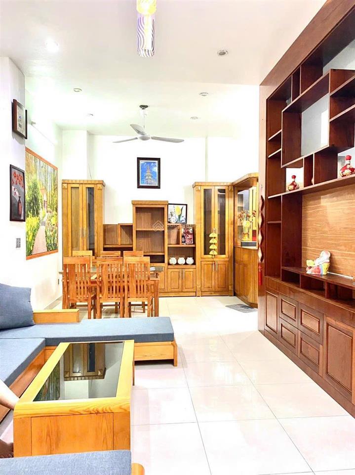 Mặt tiền kinh doanh hoàng diệu khu tập trung nhiều ngân hàng và
hiệu suất kinh doanh cao nhứt q