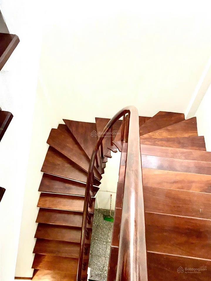 Mặt tiền kinh doanh hoàng diệu khu tập trung nhiều ngân hàng và
hiệu suất kinh doanh cao nhứt q