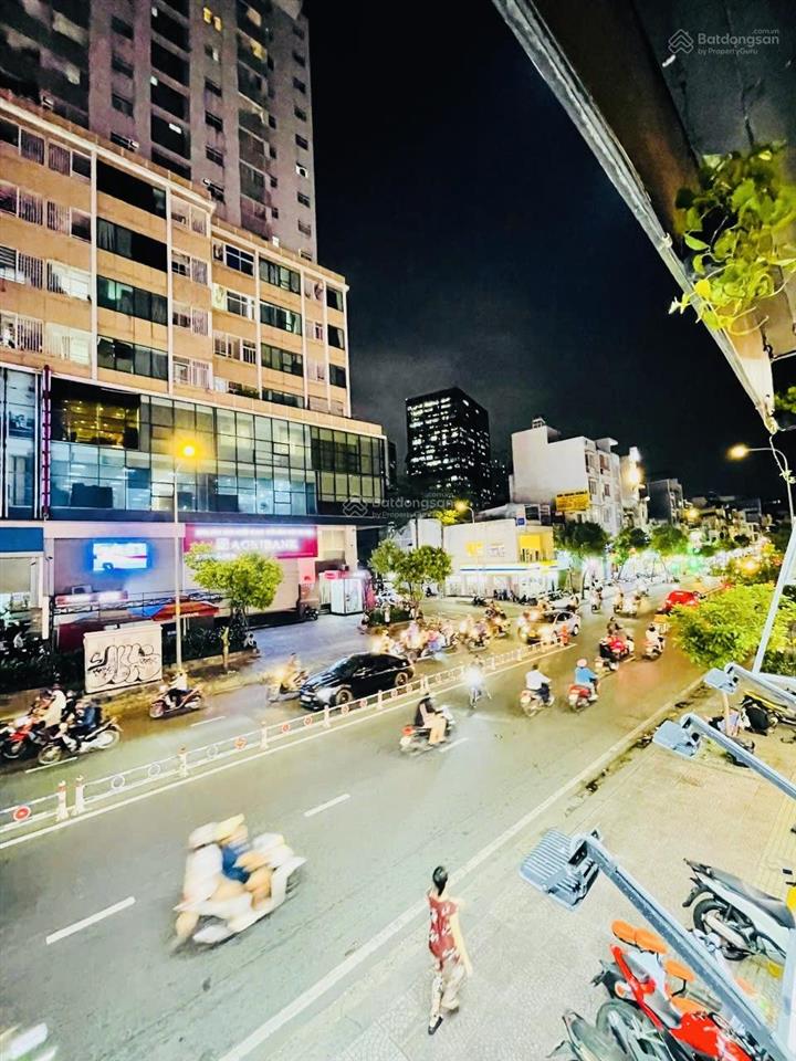 Mặt tiền kinh doanh hoàng diệu khu tập trung nhiều ngân hàng và
hiệu suất kinh doanh cao nhứt q