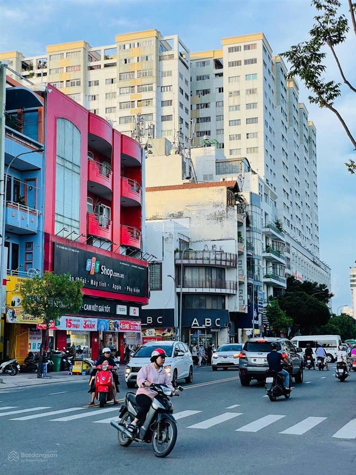 Mặt tiền kinh doanh hoàng diệu khu tập trung nhiều ngân hàng và
hiệu suất kinh doanh cao nhứt q