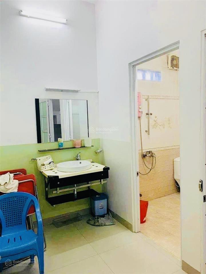 Siêu rộng rãi 3 lầu siêu mới king keng
cách mặt tiền chỉ 5 căn nhà bé tí teo 55,6m2 sử dụng 104m2