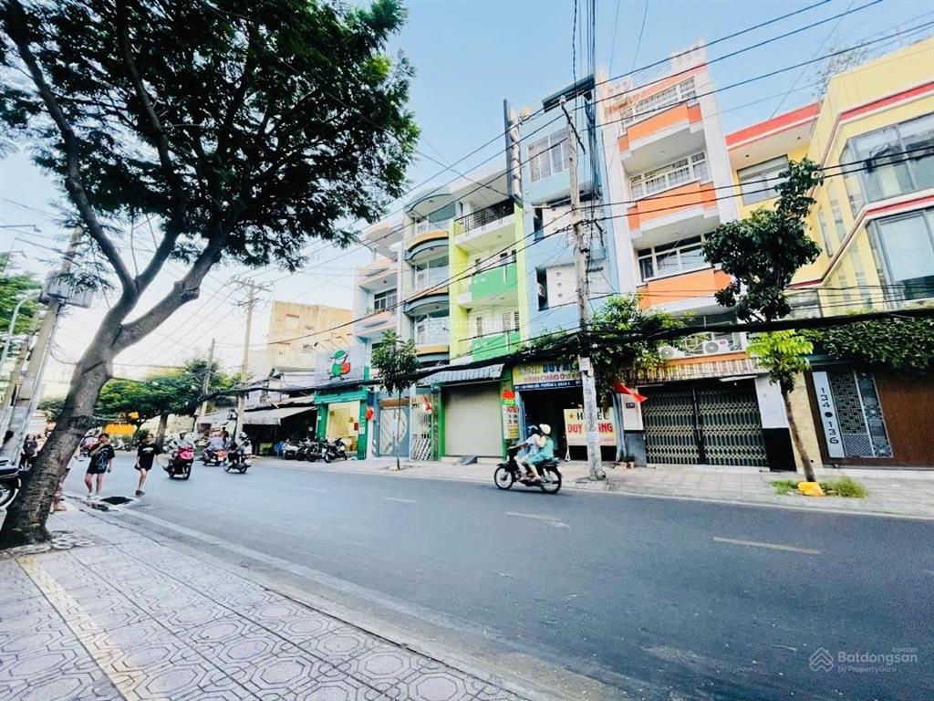 Siêu rộng rãi 3 lầu siêu mới king keng
cách mặt tiền chỉ 5 căn nhà bé tí teo 55,6m2 sử dụng 104m2