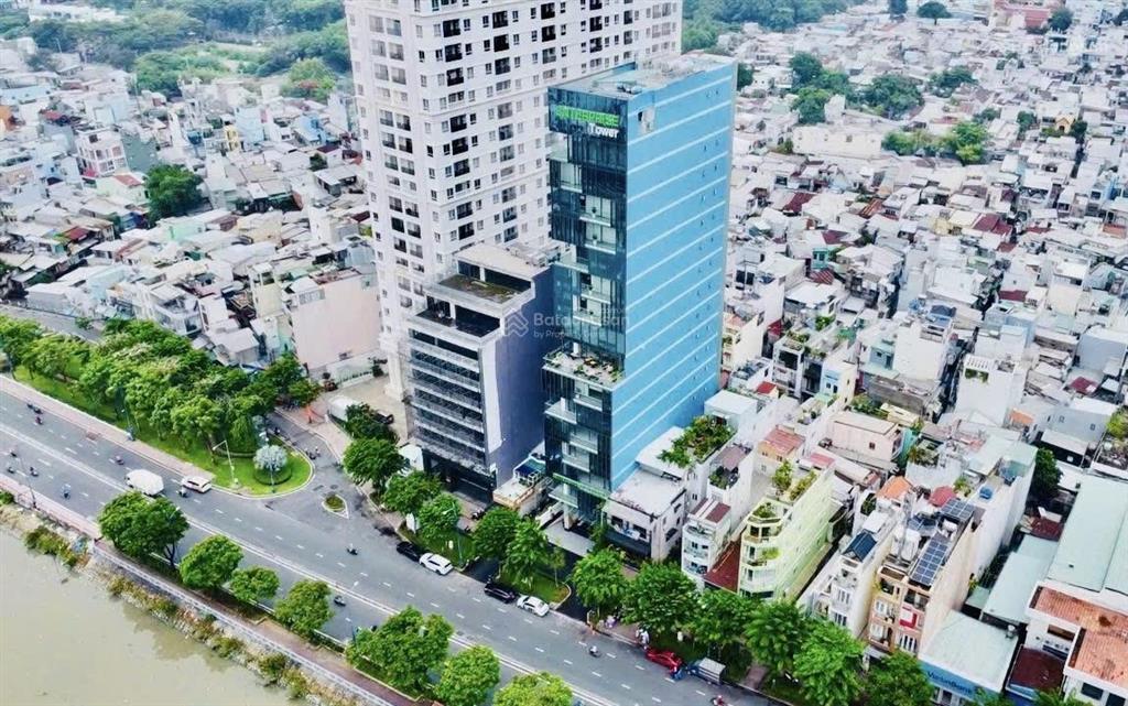 Mặt tiền bến vân đồn giáp ranh q1
vị trí kinh doanh phù hợp cho thuê
văn phòng, làm khách sạn, home