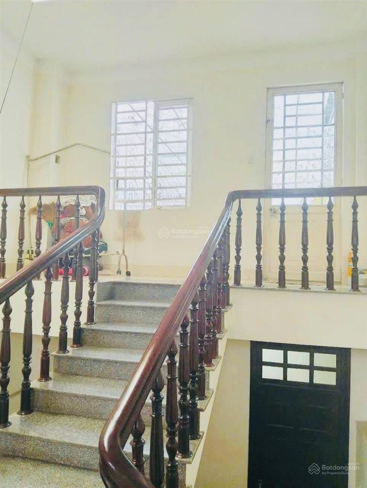 Mặt tiền bến vân đồn giáp ranh q1
vị trí kinh doanh phù hợp cho thuê
văn phòng, làm khách sạn, home