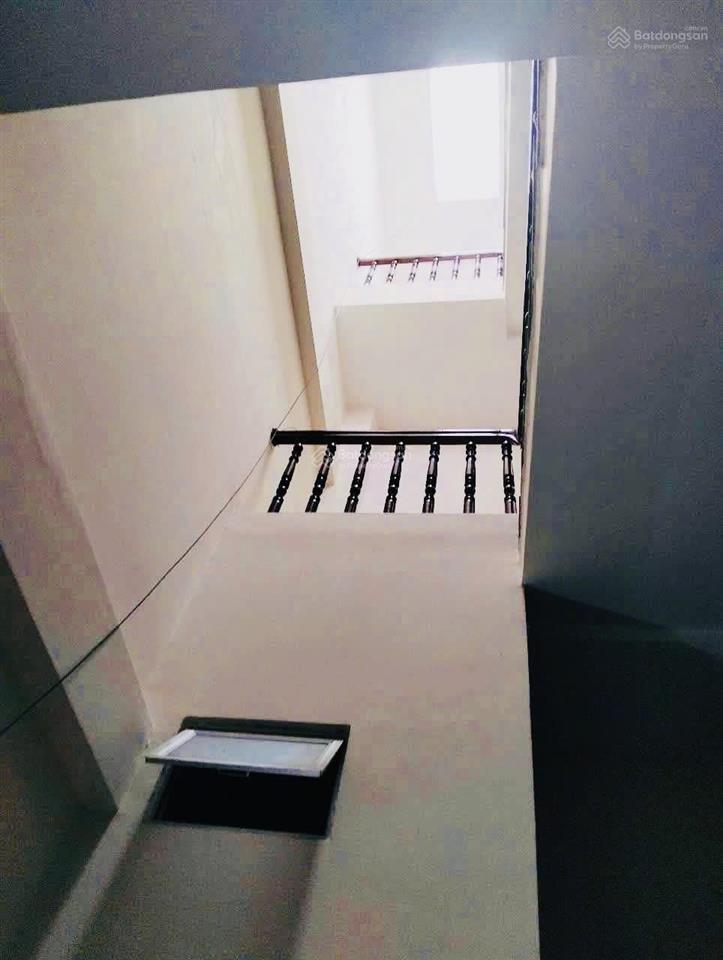Mặt tiền bến vân đồn giáp ranh q1
vị trí kinh doanh phù hợp cho thuê
văn phòng, làm khách sạn, home