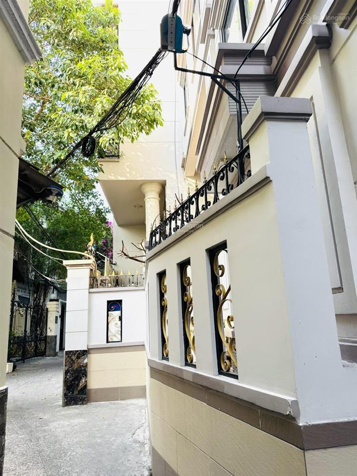 Gần 70m²  cách đường xe tải 1 căn
hẻm thoáng thửa dài miên man 18 mét quy hoạch cảng công viên