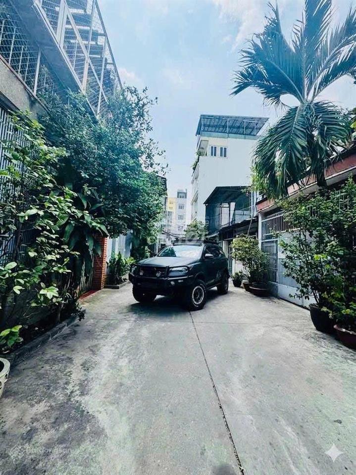 Gần 70m²  cách đường xe tải 1 căn
hẻm thoáng thửa dài miên man 18 mét quy hoạch cảng công viên