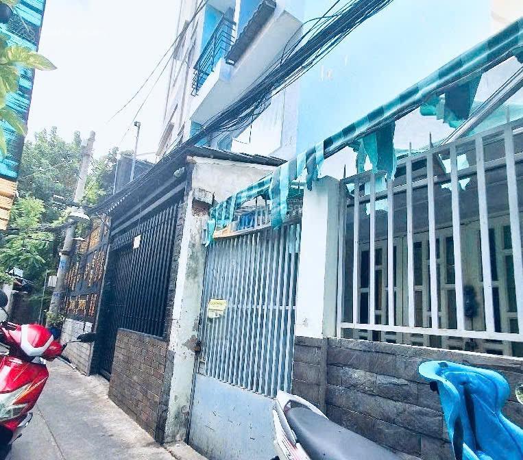 Cách xe tải chỉ 1 căn  thửa dài miên man tận 18 mét phù hợp xây chdv hoặc xây ở chừa sân rộng rãi