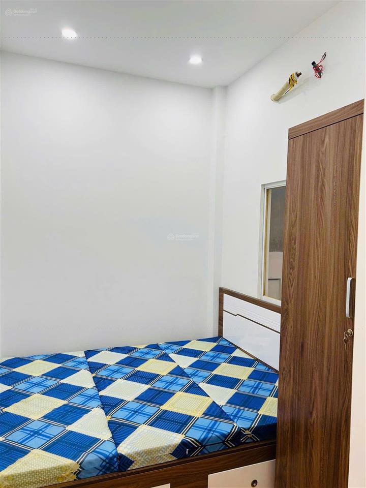 Mặt tiền xóm chiếu dt khủng 105 m2
vị trí đẹp buôn bán kinh doanh tấp nập giá cực kỳ mềm cho đầu tư