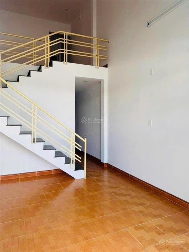 Mặt tiền xóm chiếu dt khủng 105 m2
vị trí đẹp buôn bán kinh doanh tấp nập giá cực kỳ mềm cho đầu tư