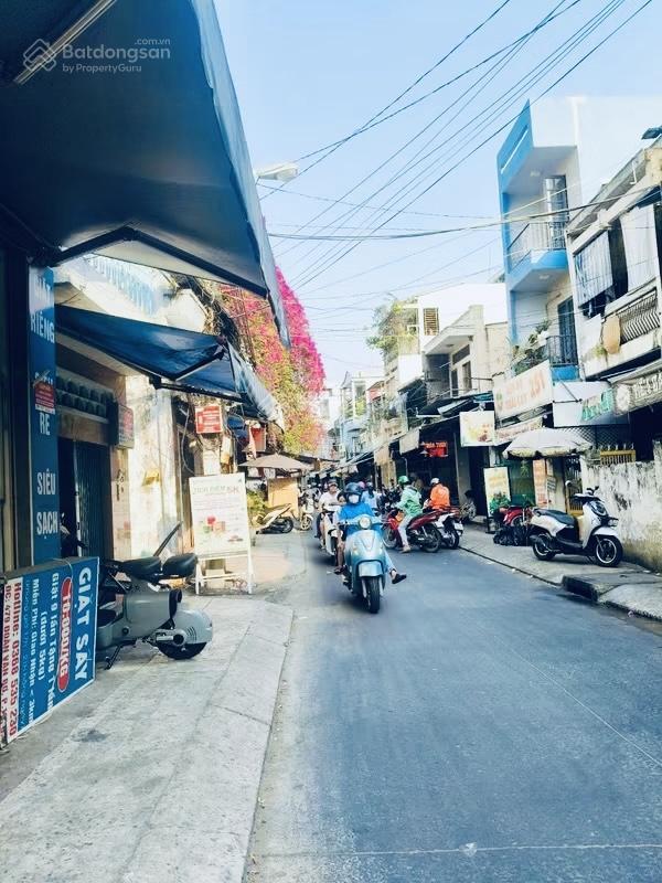 Mặt tiền ~100m² đất 4 tầng đúc btct
vị trí đẹp giáp bến cảng nhà rồng
tiềm năng khu tăng giá mạnh