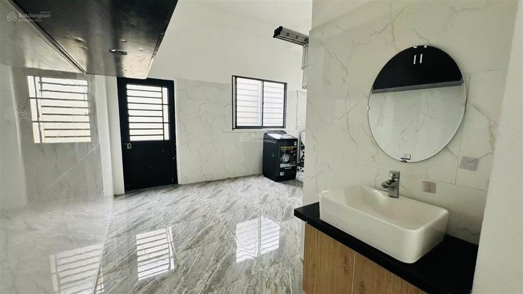 Chdv 110m² 10 phòng cho thuê, khả năng cải tạo khai thác 45 50tr/th
cách mặt tiền lớn chỉ vài mét