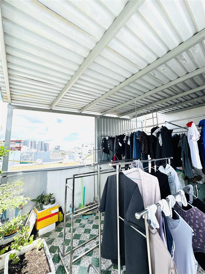 Chdv 110m² 10 phòng cho thuê, khả năng cải tạo khai thác 45 50tr/th
cách mặt tiền lớn chỉ vài mét