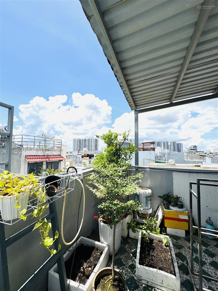 Chdv 110m² 10 phòng cho thuê, khả năng cải tạo khai thác 45 50tr/th
cách mặt tiền lớn chỉ vài mét