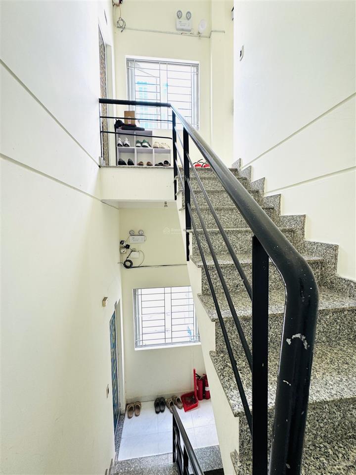 Chdv 110m² 10 phòng cho thuê, khả năng cải tạo khai thác 45 50tr/th
cách mặt tiền lớn chỉ vài mét
