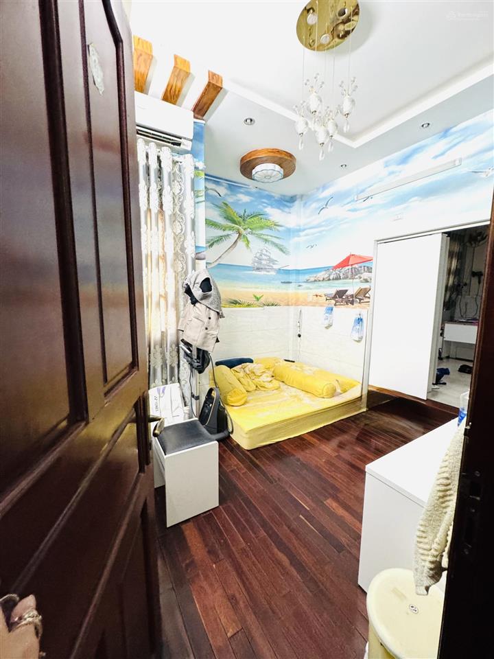 Xịn ở q4 cho nhà hơn 3đ, bán giá đất tặng nguyên căn (tiền xây dựng không thôi đã hơn 1 tỏi)
