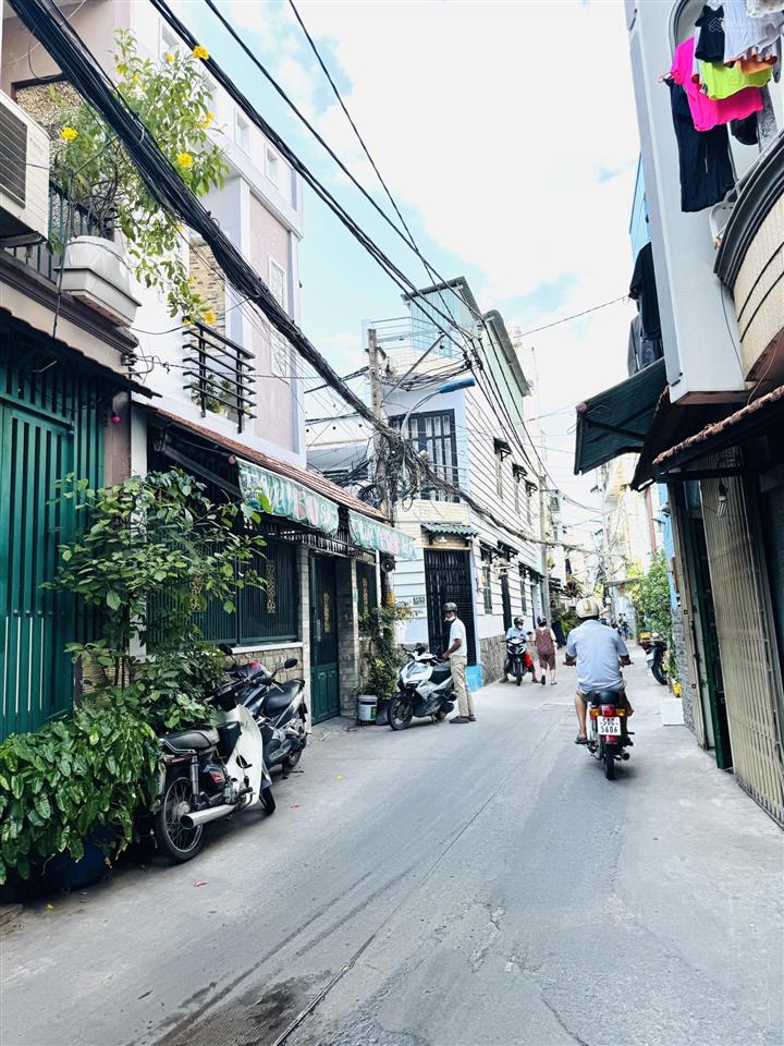 Xịn ở q4 cho nhà hơn 3đ, bán giá đất tặng nguyên căn (tiền xây dựng không thôi đã hơn 1 tỏi)