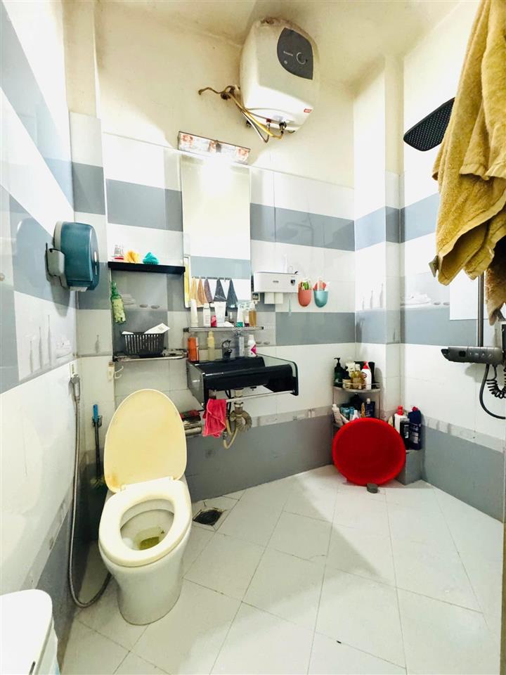 Xịn ở q4 cho nhà hơn 3đ, bán giá đất tặng nguyên căn (tiền xây dựng không thôi đã hơn 1 tỏi)