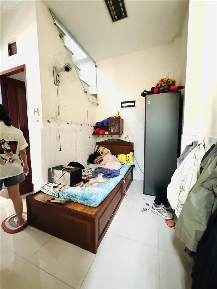 Xịn ở q4 cho nhà hơn 3đ, bán giá đất tặng nguyên căn (tiền xây dựng không thôi đã hơn 1 tỏi)