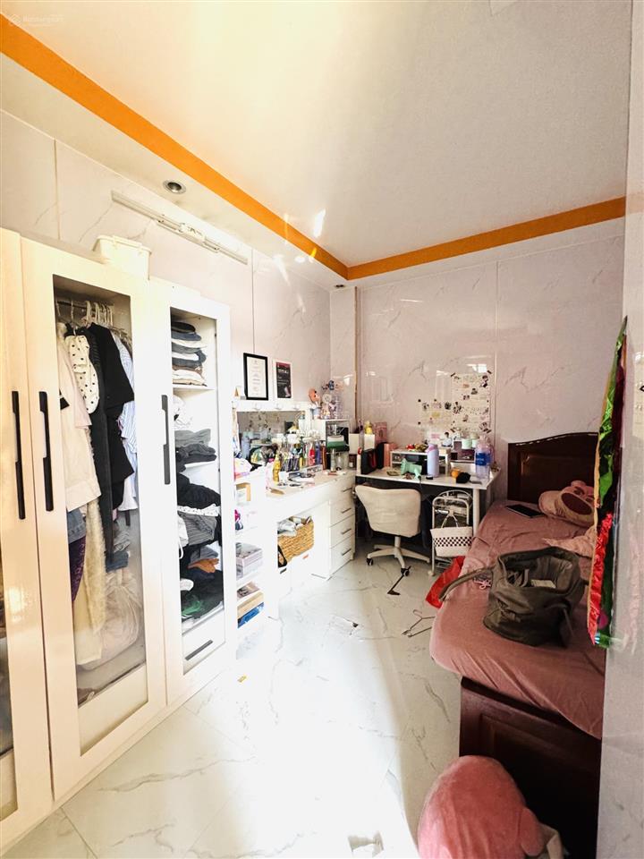 Xịn ở q4 cho nhà hơn 3đ, bán giá đất tặng nguyên căn (tiền xây dựng không thôi đã hơn 1 tỏi)