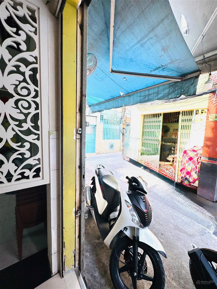 Xịn nhứt q4 cho nhà hơn 3đ, bán giá đất tặng nguyên căn nhà đúc btct xây dựng k thui đã hơn 1 tỏi r
