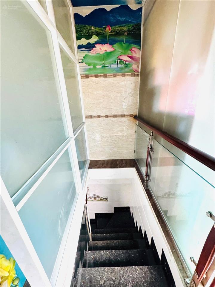 Xịn nhứt q4 cho nhà hơn 3đ, bán giá đất tặng nguyên căn nhà đúc btct xây dựng k thui đã hơn 1 tỏi r
