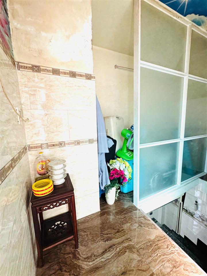 Xịn nhứt q4 cho nhà hơn 3đ, bán giá đất tặng nguyên căn nhà đúc btct xây dựng k thui đã hơn 1 tỏi r