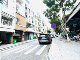 Mặt tiền đường số hụt sau 1 căn nhà nhỏ tí teooo. xe hơi qua lại thoải mái