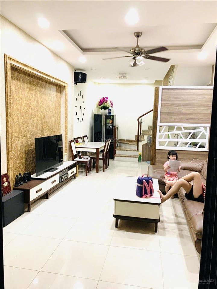Mặt tiền đường số hụt sau 1 căn nhà nhỏ tí teooo. xe hơi qua lại thoải mái